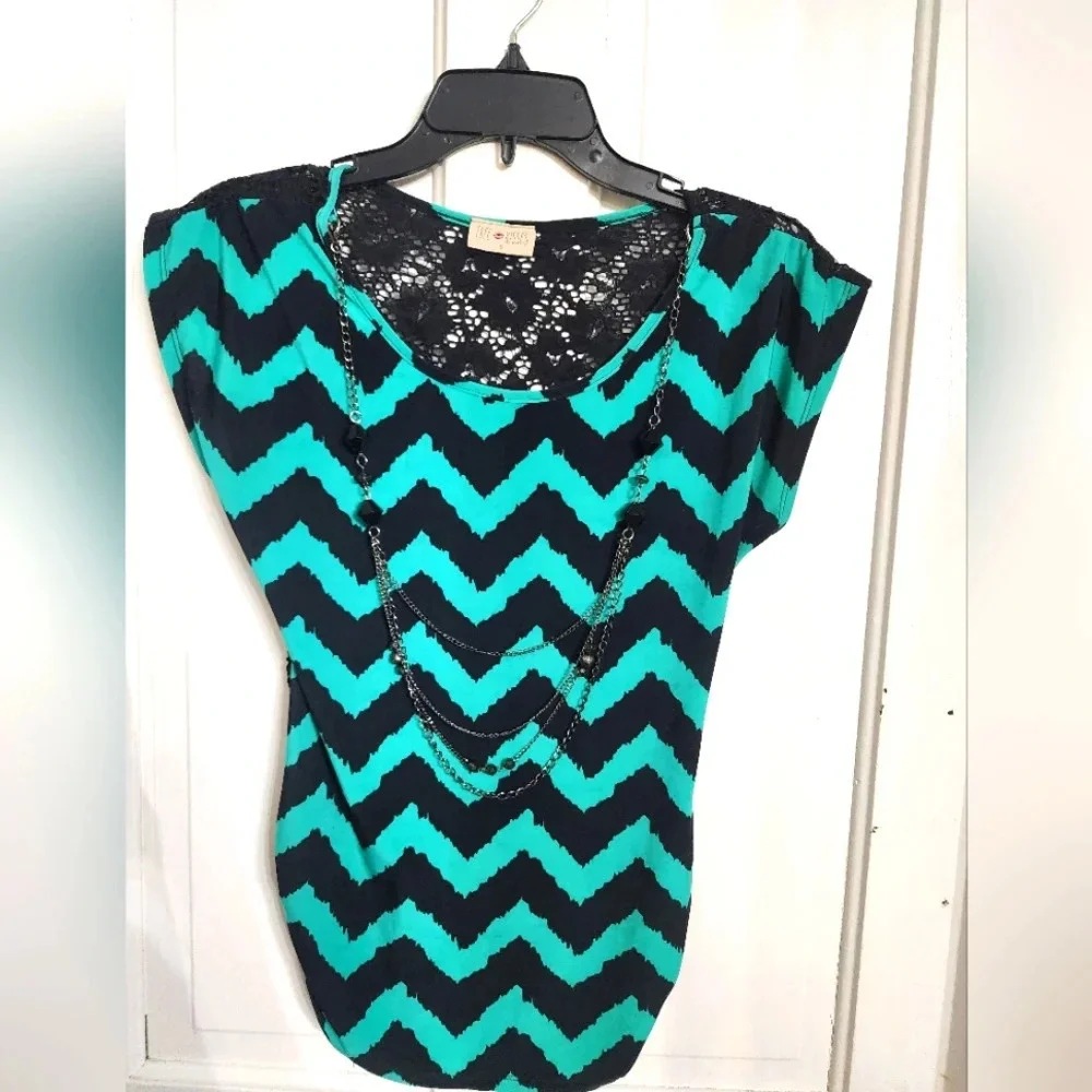 #027 Free Kisses Chevron striped Top in size S